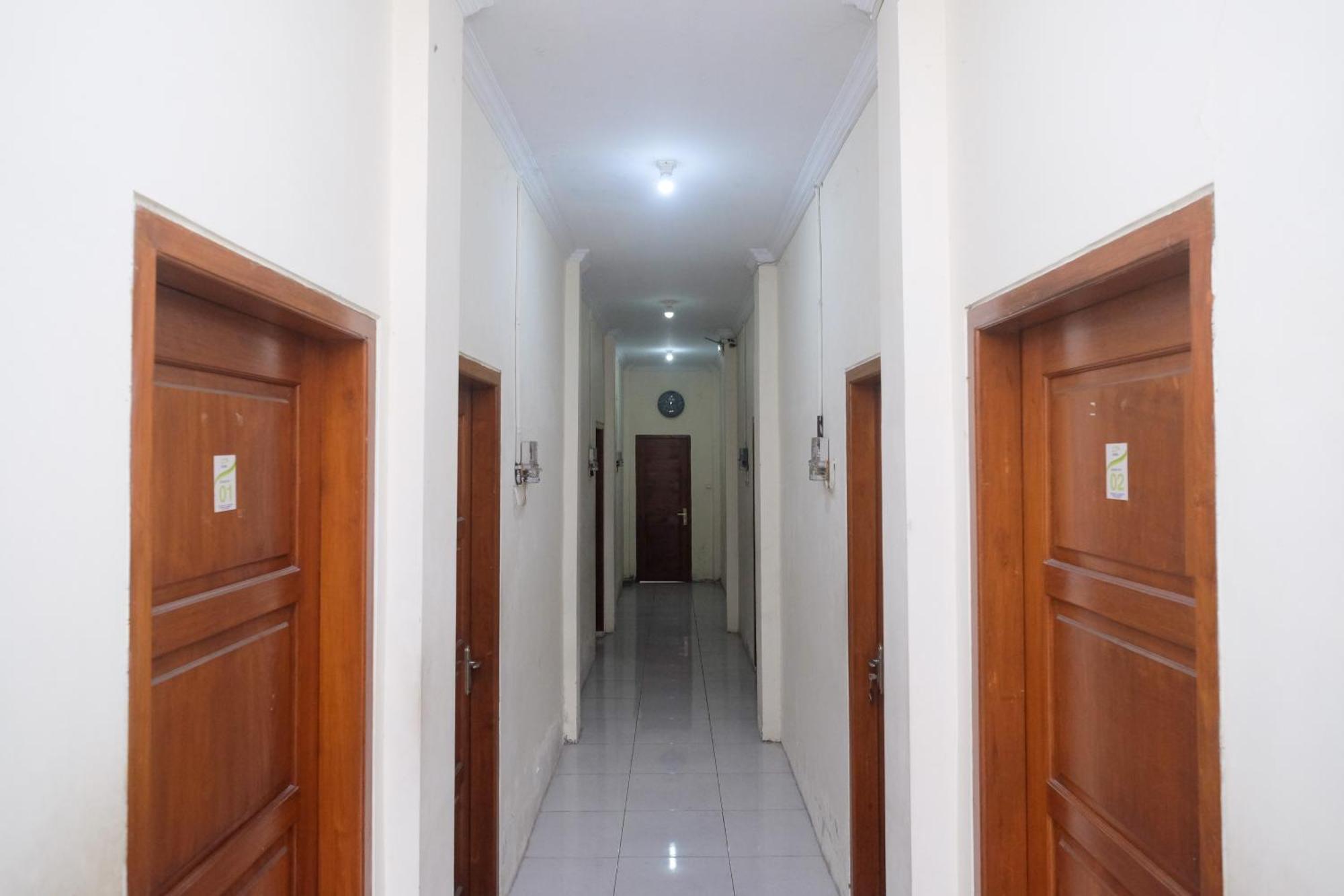 Reddoorz Syariah Near Pakuwon Mall Jogja Kejayan Esterno foto