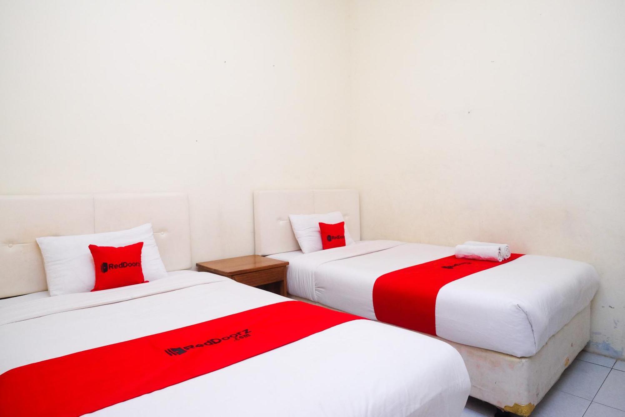 Reddoorz Syariah Near Pakuwon Mall Jogja Kejayan Esterno foto