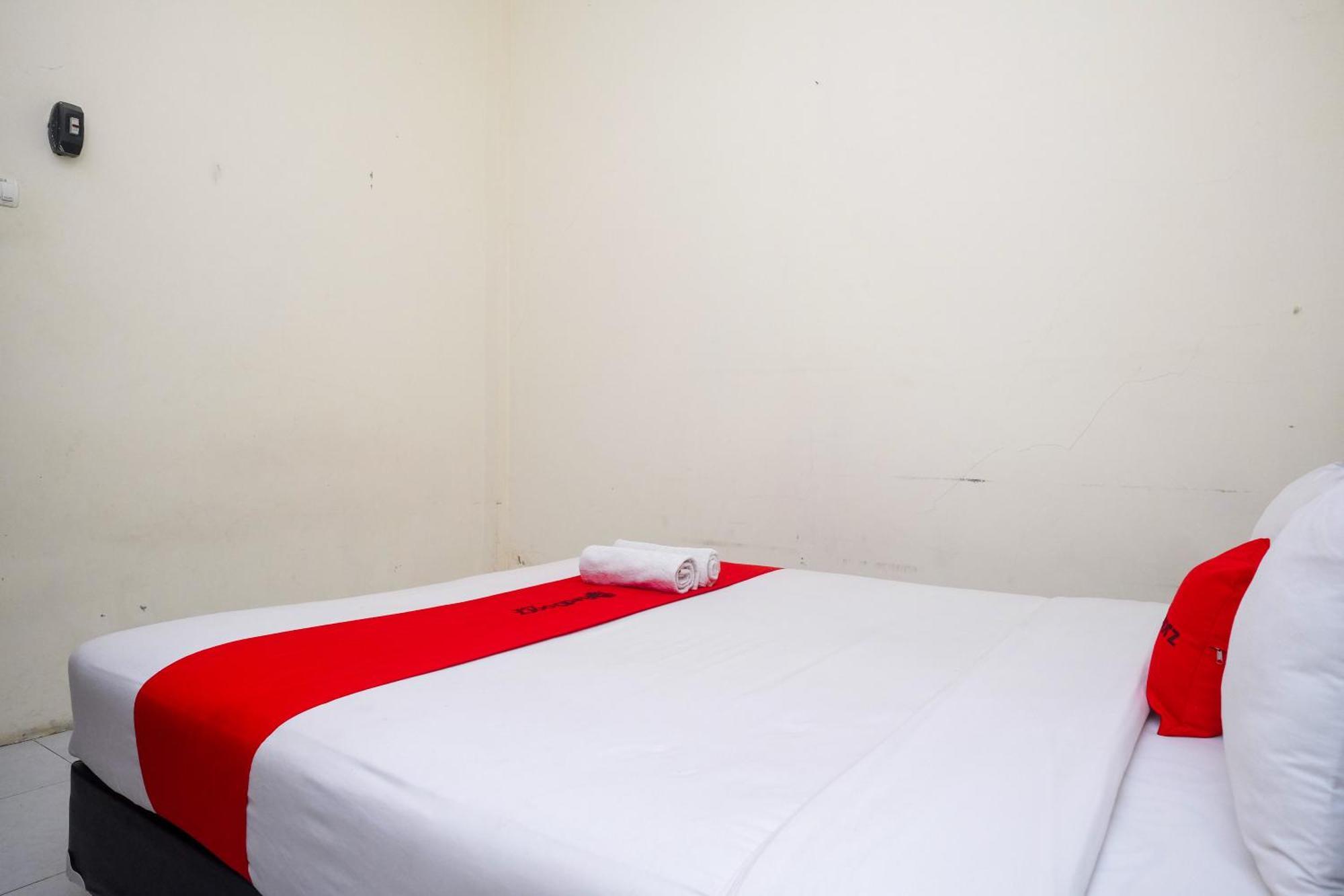 Reddoorz Syariah Near Pakuwon Mall Jogja Kejayan Esterno foto