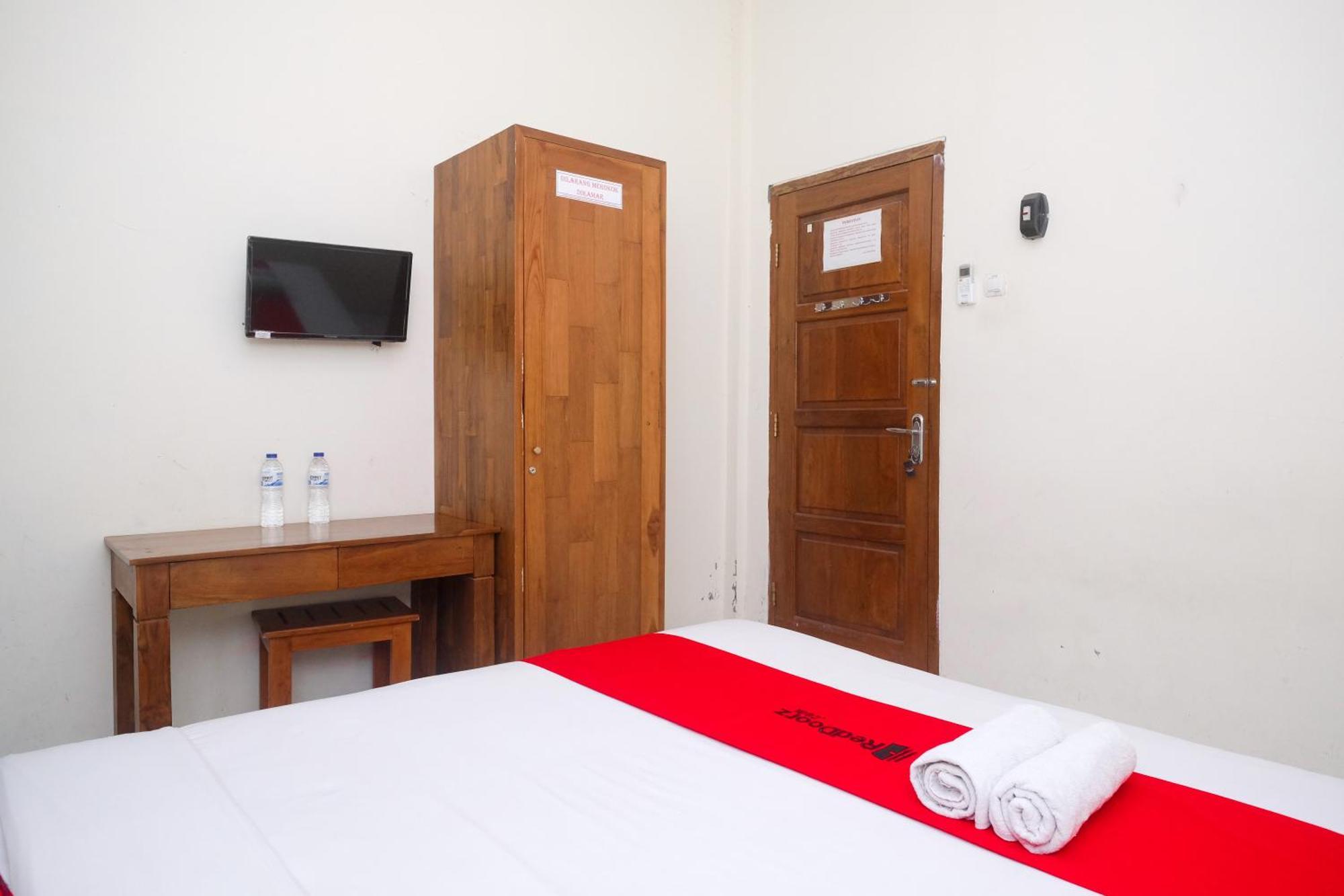 Reddoorz Syariah Near Pakuwon Mall Jogja Kejayan Esterno foto