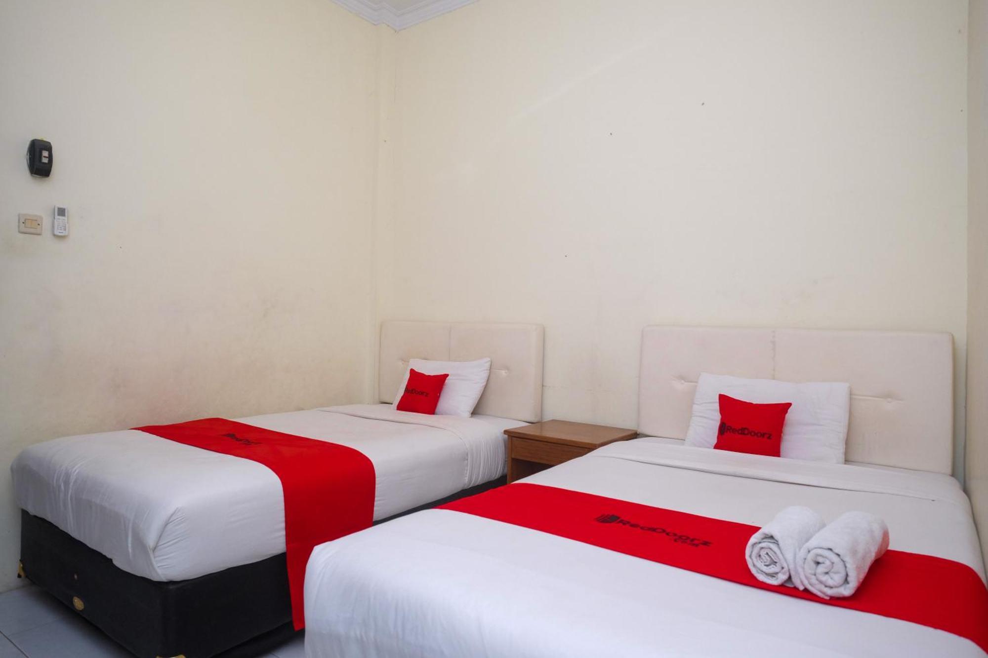 Reddoorz Syariah Near Pakuwon Mall Jogja Kejayan Esterno foto