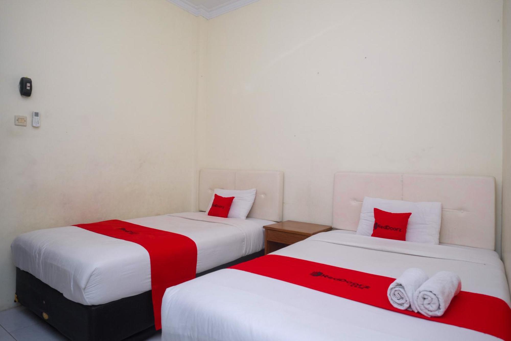 Reddoorz Syariah Near Pakuwon Mall Jogja Kejayan Esterno foto