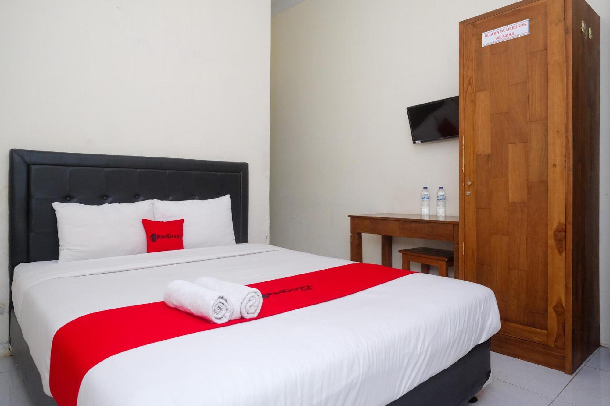 Reddoorz Syariah Near Pakuwon Mall Jogja Kejayan Esterno foto