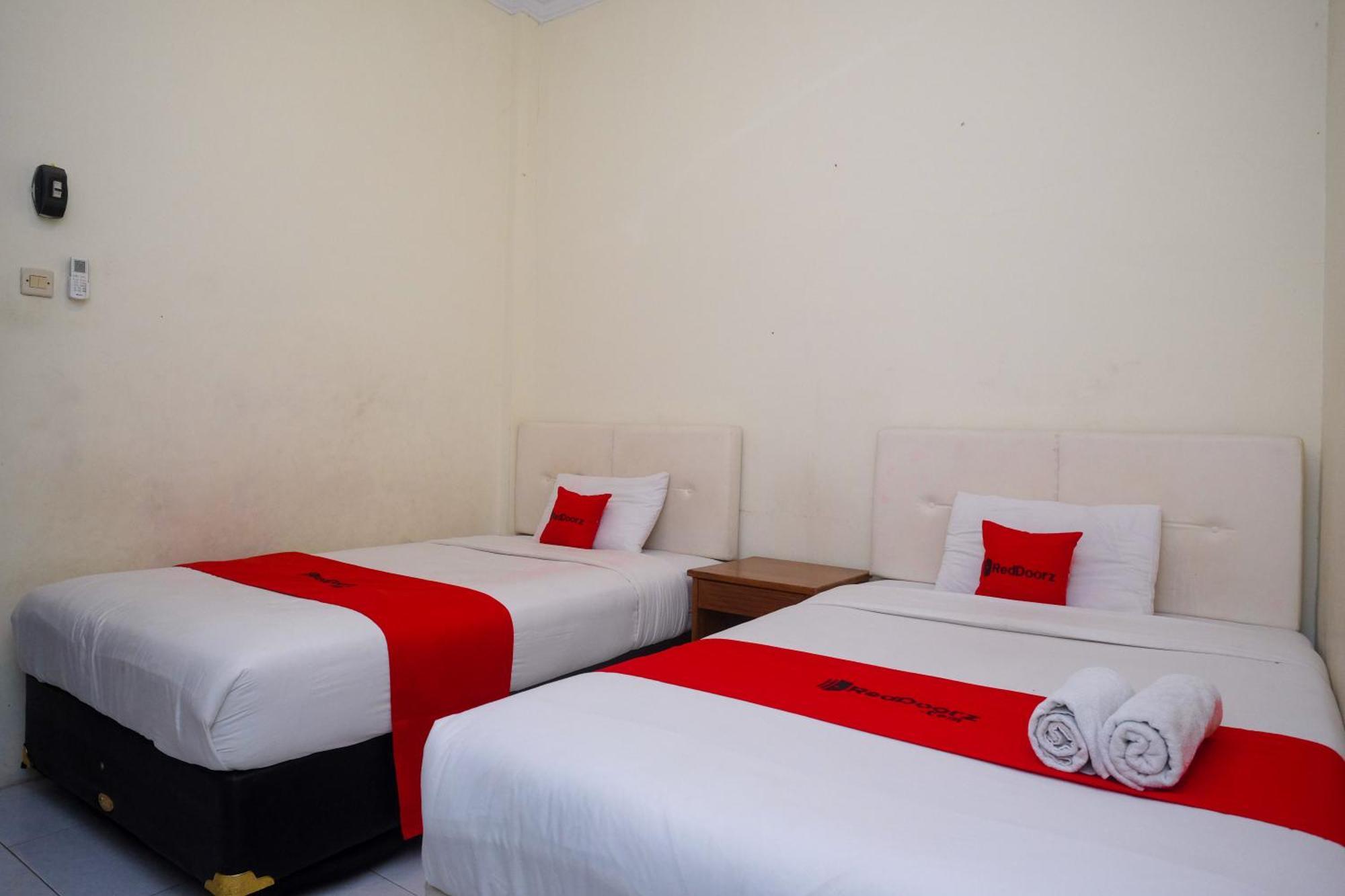 Reddoorz Syariah Near Pakuwon Mall Jogja Kejayan Esterno foto
