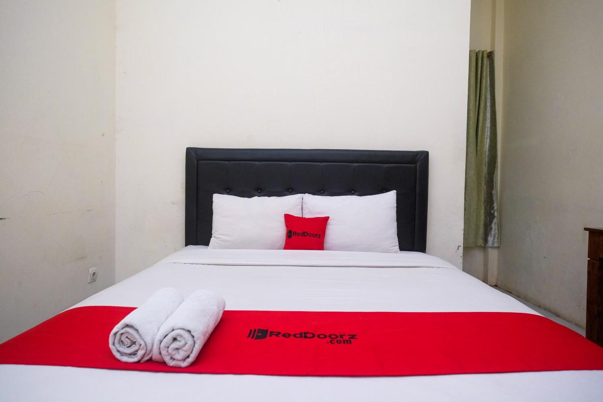 Reddoorz Syariah Near Pakuwon Mall Jogja Kejayan Esterno foto