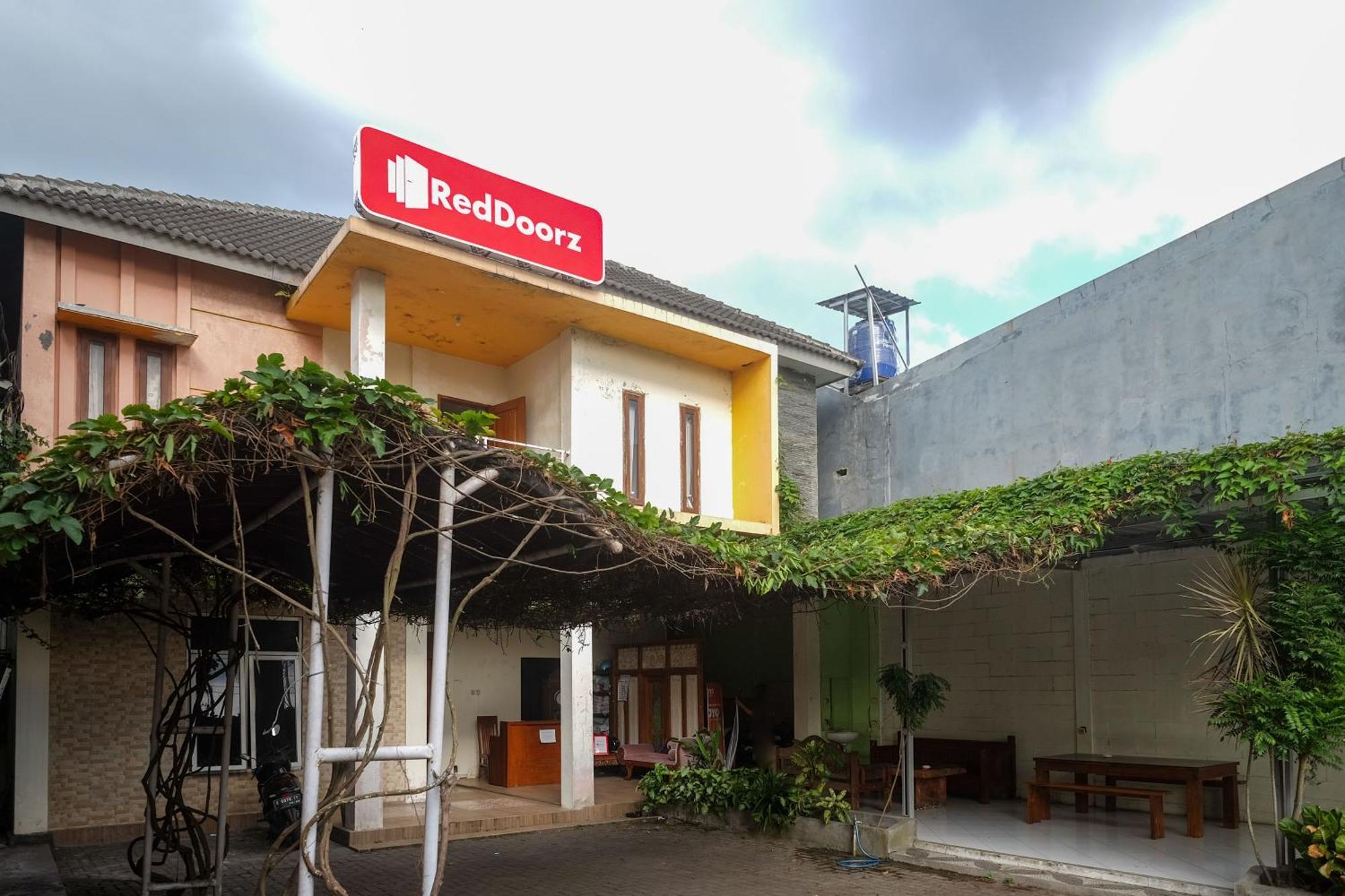 Reddoorz Syariah Near Pakuwon Mall Jogja Kejayan Esterno foto