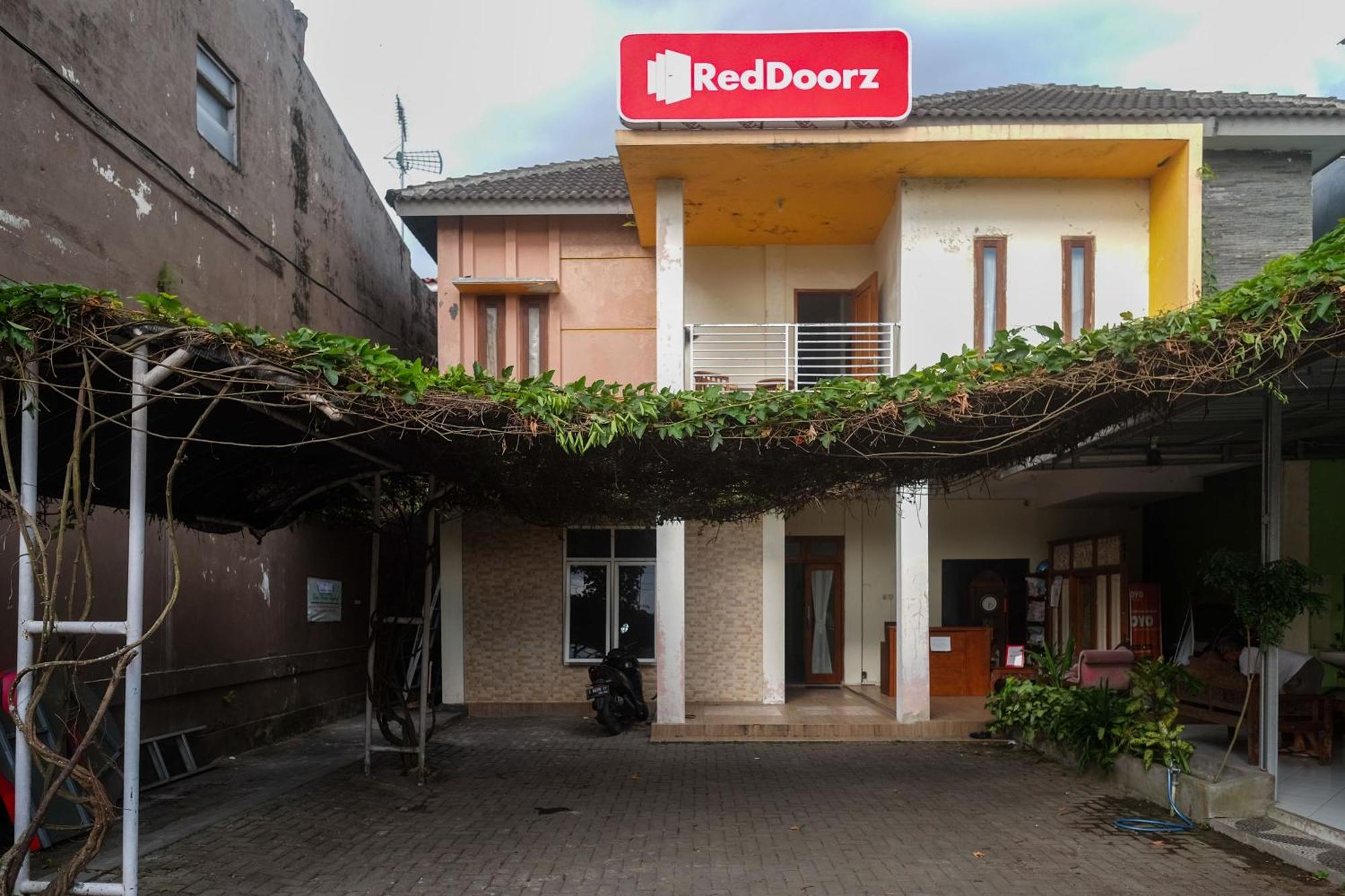 Reddoorz Syariah Near Pakuwon Mall Jogja Kejayan Esterno foto