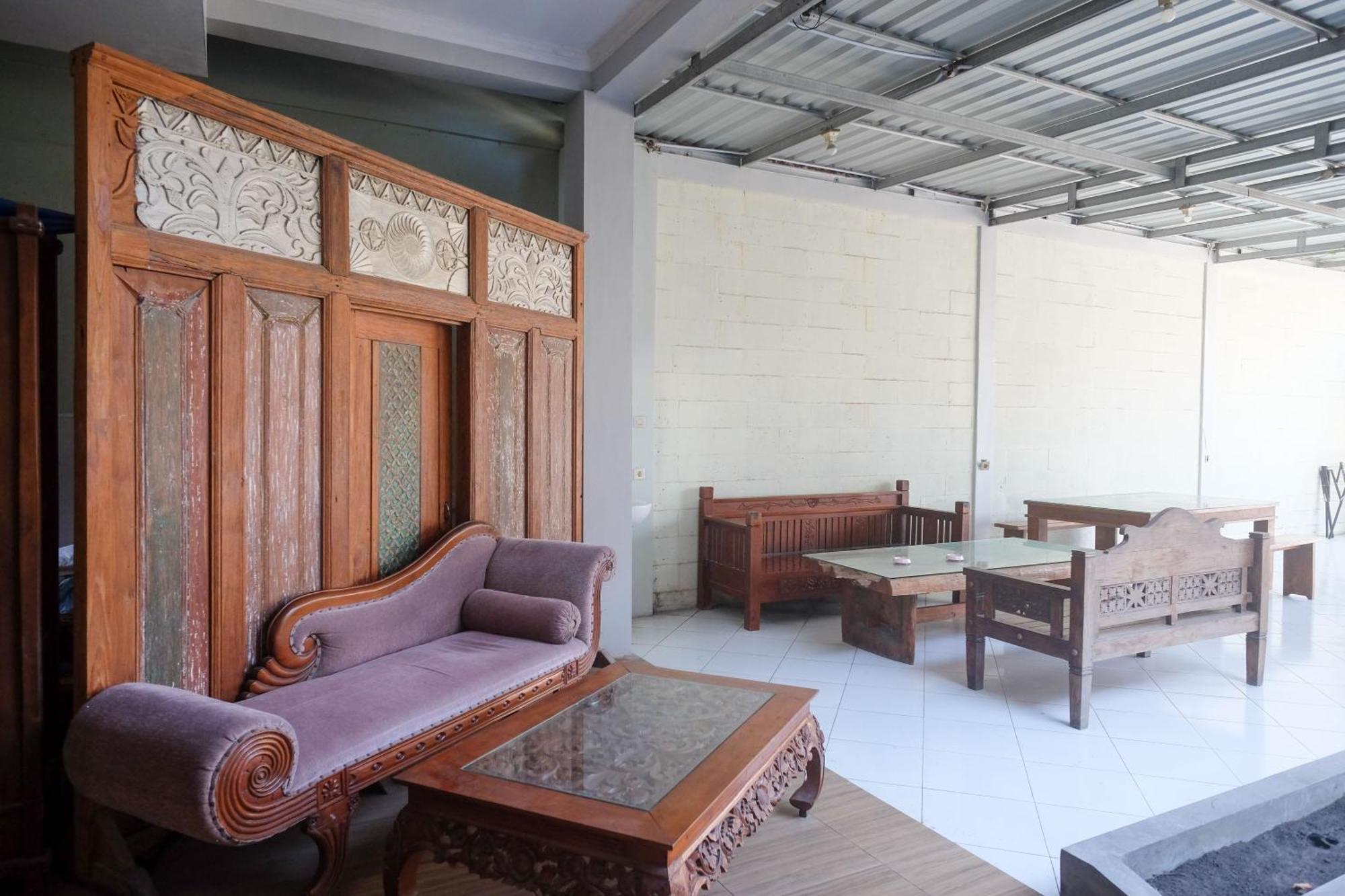 Reddoorz Syariah Near Pakuwon Mall Jogja Kejayan Esterno foto